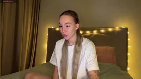 Snapshot of watergirl_ chatting on December 25, 3:40 am Im saving up for a new car help me online show from December 25, 3:40 am