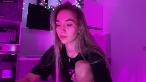 Snapshot of watergirl_ chatting on December 6, 2:38 pm Im saving up for a new car help me online show from December 6, 2:38 pm