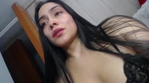 Snapshot of we_we77 chatting on December 27, 11:53 pm we_we77 online show from December 27, 11:53 pm