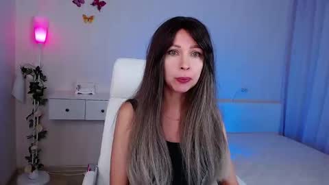 Wendi Foster online show from November 24, 7:05 pm