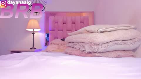 Snapshot of whiite_snow_ chatting on September 19, 9:58 pm Sara online show from September 19, 9:58 pm