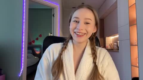 Snapshot of whoisalisa chatting on December 15, 6:29 am Alisa online show from December 15, 6:29 am