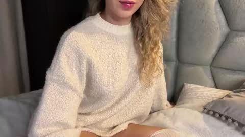 Snapshot of why_____not chatting on February 21, 7:21 pm Alice online show from February 21, 7:21 pm
