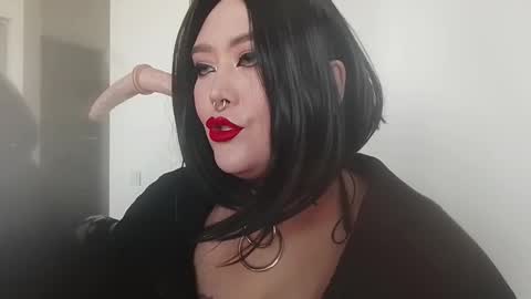 Laura  online show from September 28, 2:11 pm