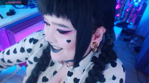 Laura  online show from January 31, 5:40 am