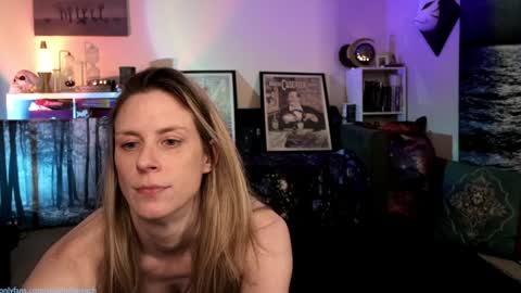 Snapshot of widthofapeach chatting on January 12, 4:00 am Gretchen online show from January 12, 4:00 am
