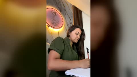 wild_aura online show from March 28, 6:18 pm