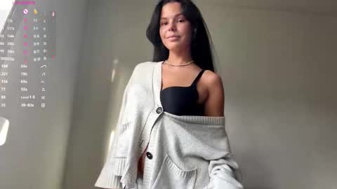 Mia online show from November 23, 11:01 am