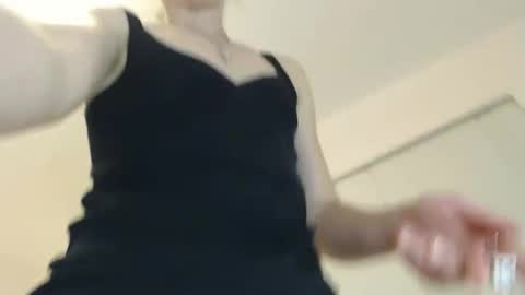 WildRose L - check my Pinned tweet if you dont see me online within 5 minutes after Ive sent email notifications online show from January 30, 2:49 am