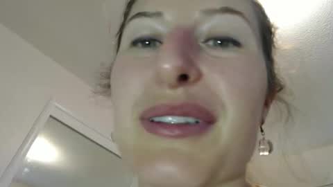 WildRose L - check my Pinned tweet if you dont see me online within 5 minutes after Ive sent email notifications online show from March 25, 2:06 am