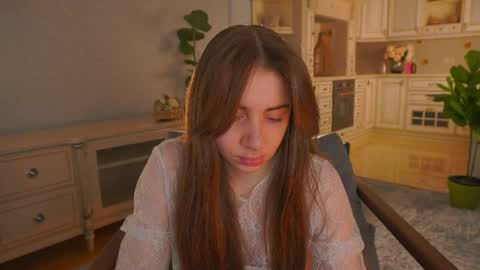 Lillian online show from May 6, 3:21 am