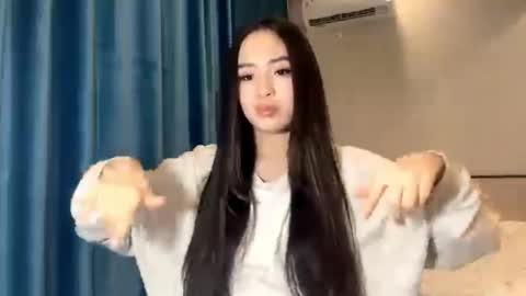 Amina online show from December 2, 2:41 pm