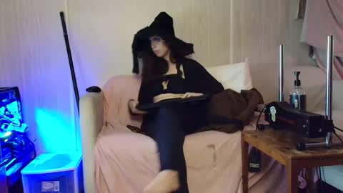 Snapshot of witchbitchmommy chatting on September 16, 9:50 am witchbitchmommy online show from September 16, 9:50 am