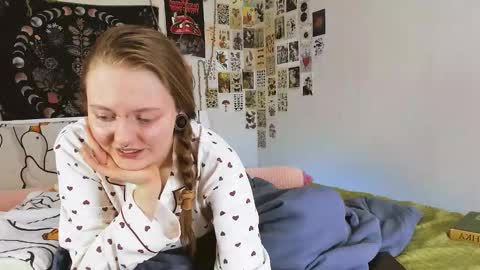 wonderconnie online show from September 28, 2:22 pm