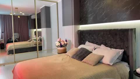 Maya online show from March 23, 1:12 am