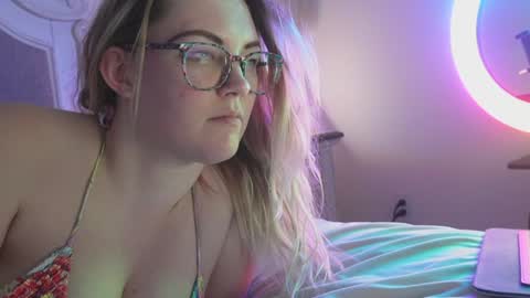 Snapshot of x_dreamgirl_x chatting on March 7, 6:35 am Mariah online show from March 7, 6:35 am