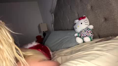 Snapshot of x_dreamgirl_x chatting on December 27, 5:20 am Mariah online show from December 27, 5:20 am