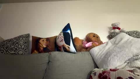 Snapshot of x_dreamgirl_x chatting on October 8, 6:07 am Mariah online show from October 8, 6:07 am