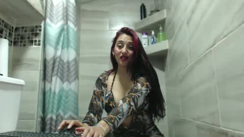 Snapshot of ximenaa_suarez chatting on September 18, 3:43 pm ximena suarez online show from September 18, 3:43 pm
