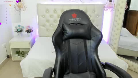 Snapshot of xiomara_cortes chatting on January 20, 7:04 pm xiomara_cortes online show from January 20, 7:04 pm