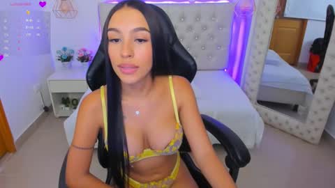 Snapshot of xiomara_cortes chatting on January 18, 7:15 pm xiomara_cortes online show from January 18, 7:15 pm