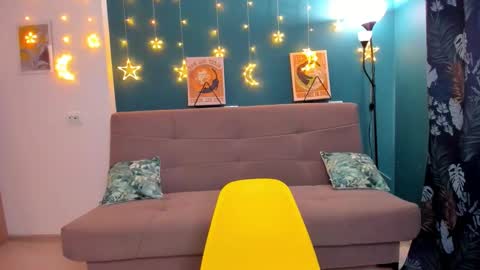 Snapshot of xloe_queen chatting on January 25, 11:13 am Chloe online show from January 25, 11:13 am