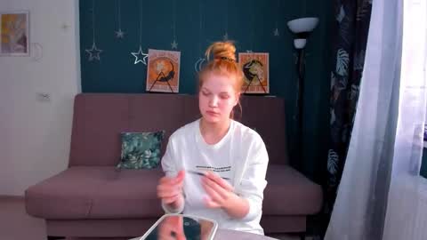 Snapshot of xloe_queen chatting on December 25, 9:34 am Chloe online show from December 25, 9:34 am