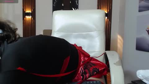 lunna online show from October 31, 8:24 pm