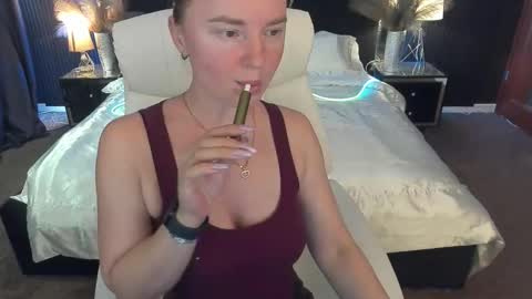 Monica online show from October 25, 12:13 pm