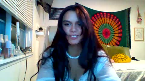 Snapshot of xova_fficial chatting on October 9, 5:11 am XOVA online show from October 9, 5:11 am