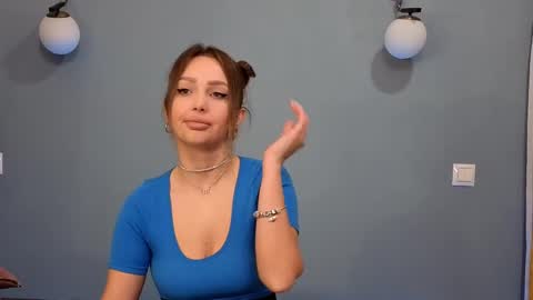 Snapshot of xsexycouples chatting on February 9, 9:39 pm AnnaMaee online show from February 9, 9:39 pm