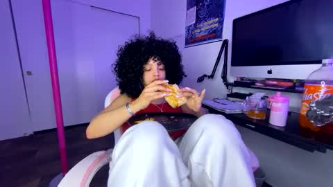 xStarGazingx online show from March 5, 7:04 am