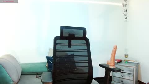 Snapshot of xxxsweetandhornyxxx chatting on February 21, 4:05 pm dolcesasha  online show from February 21, 4:05 pm