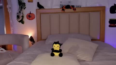 YANDRA CELIS online show from October 10, 1:54 am