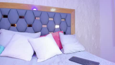 yayi derek  online show from February 20, 11:56 am