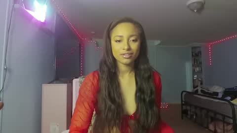 Yazmin Royal online show from December 15, 5:45 am