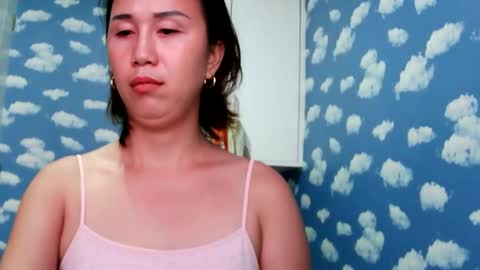 yella hope online show from February 3, 6:51 am