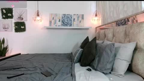 yellow_lily online show from November 4, 4:56 pm