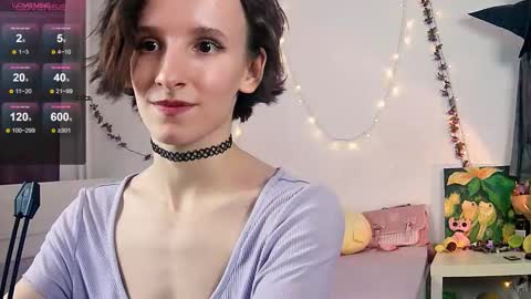 Snapshot of yellow_songbird chatting on October 8, 3:38 pm Liya online show from October 8, 3:38 pm