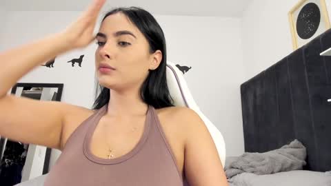 yenifer016 online show from January 3, 4:44 am