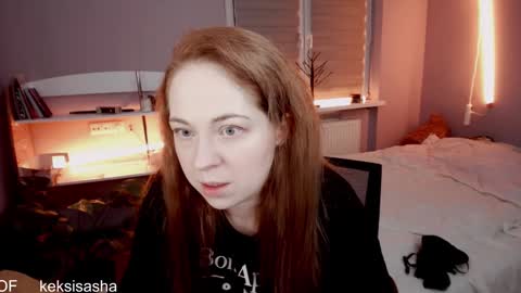 Snapshot of yes_itstrue chatting on December 6, 6:49 pm Sasha online show from December 6, 6:49 pm