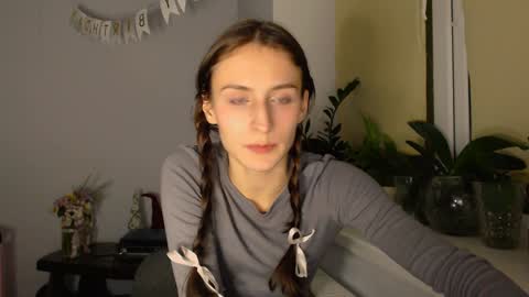 Snapshot of yes_to_heaven chatting on February 1, 9:29 pm Zoe online show from February 1, 9:29 pm