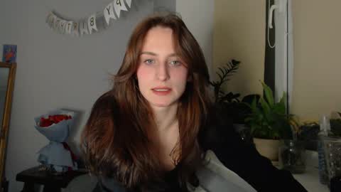 Snapshot of yes_to_heaven chatting on February 14, 9:43 pm Zoe online show from February 14, 9:43 pm