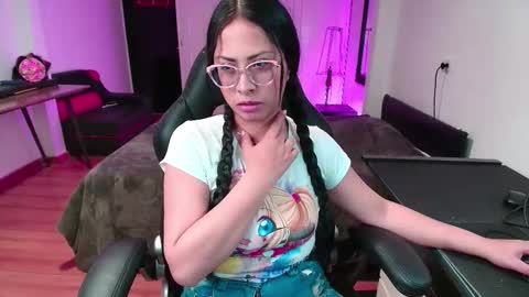 yesie_hot2 online show from October 28, 2:17 am