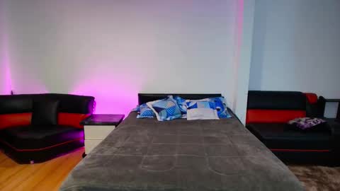 yesie_hot2 online show from March 6, 1:12 am