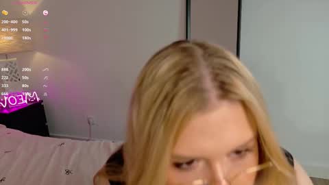 Kiki online show from November 25, 7:15 pm