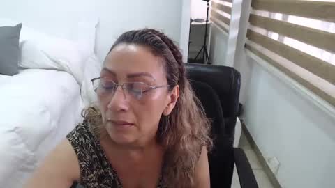 Snapshot of yessilatin chatting on February 28, 4:31 pm jessy online show from February 28, 4:31 pm