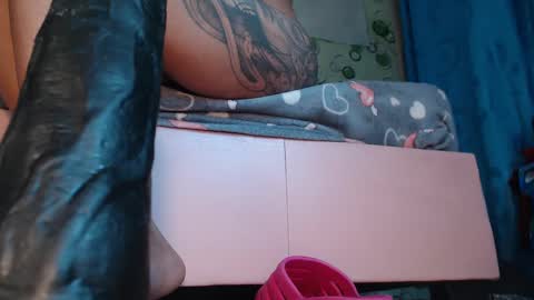 yeyecandy online show from October 24, 12:45 pm