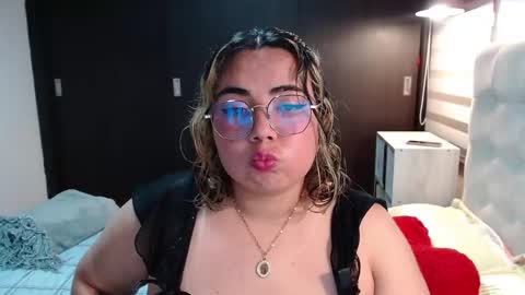 hii i am yini online show from February 27, 4:56 am