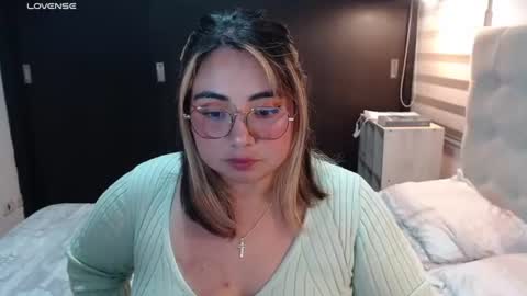 hii i am yini online show from June 25, 5:12 am